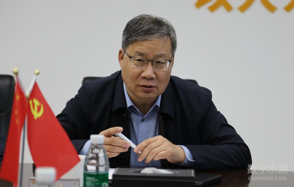 中國水泥協(xié)會秘書長王郁濤一行到“燈塔工廠”--華潤建材科技田陽工廠調(diào)研