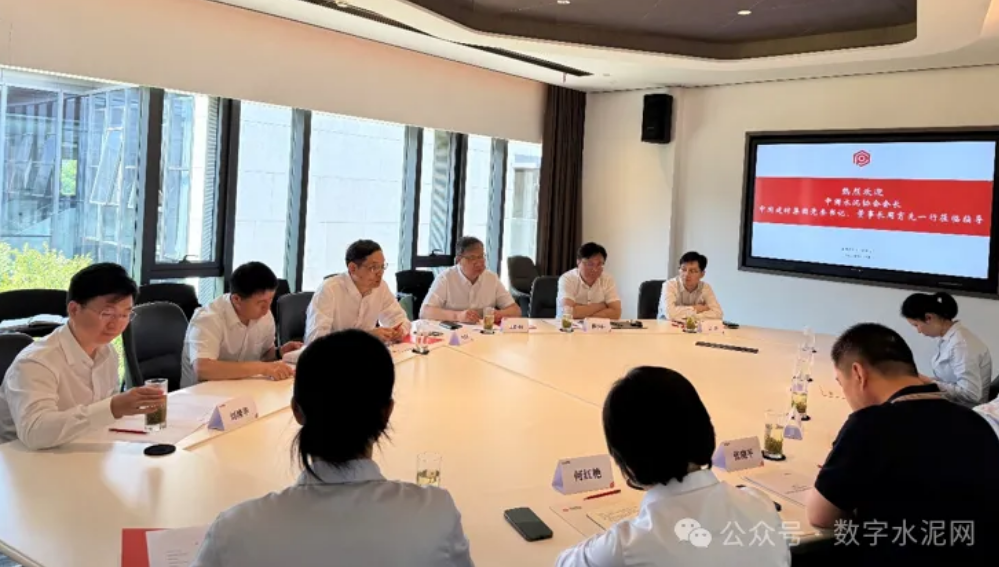 中國水泥協會會長周育先一行到金峰、盤固、鶴林水泥集團調研